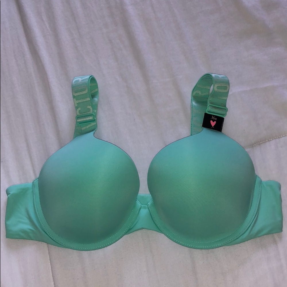 Victoria’s Secret Push Up Bra 💚